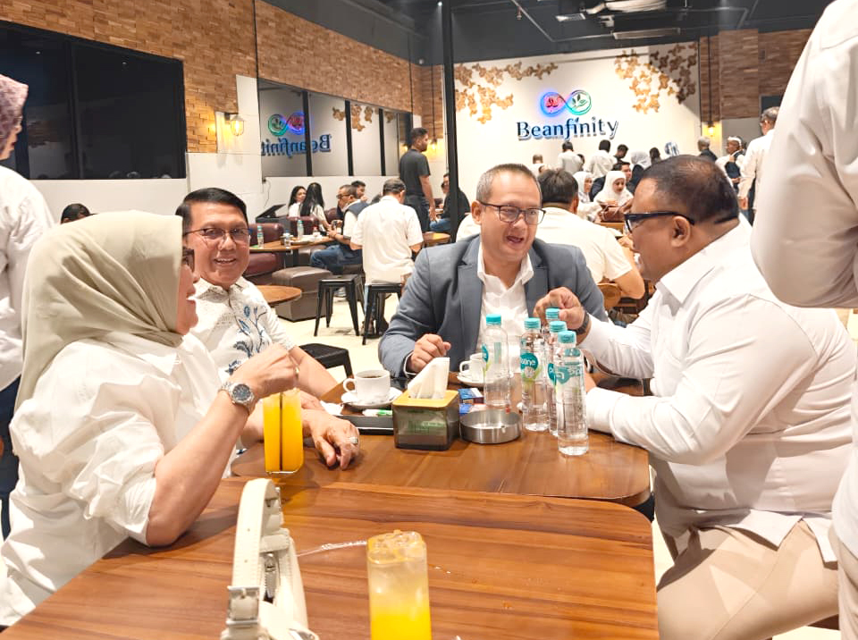 Menghadiri Undangan Acara syukuran atas terpilihnya Bapak Hilal Firmansyah sebagai Ketua Kadin Kabupaten Bogor periode Tahun 2026-2031 di Cafe Beanfinity Cibinong Bogor